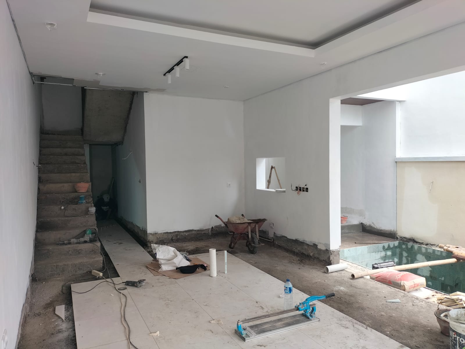 Interior Konstruksi Tangga Pool