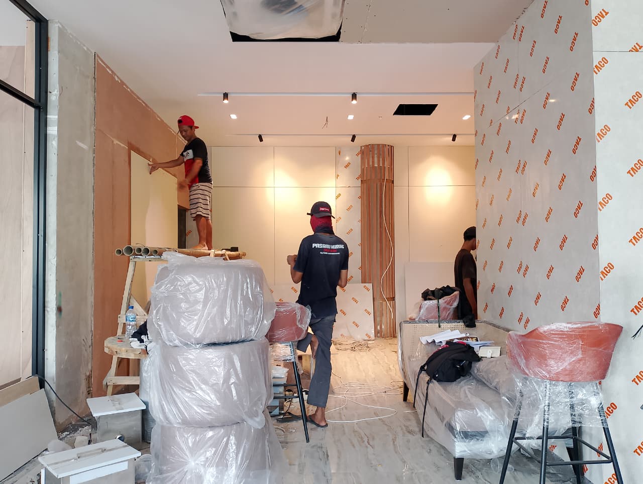 Pekerja Panel Gypsum Interior